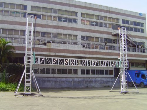 龍（lóng）門架